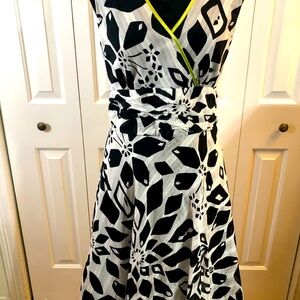 Robbie Bee black and white with green trim cummerbund waist dress